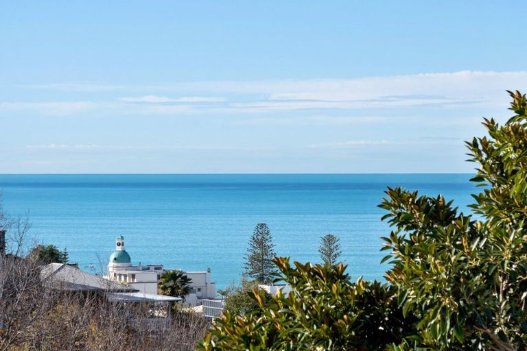 Photo of property in 15 Colenso Avenue, Hospital Hill, Napier, 4110