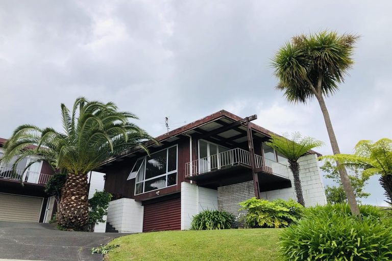 Photo of property in 1/11 Parr Terrace, Castor Bay, Auckland, 0620