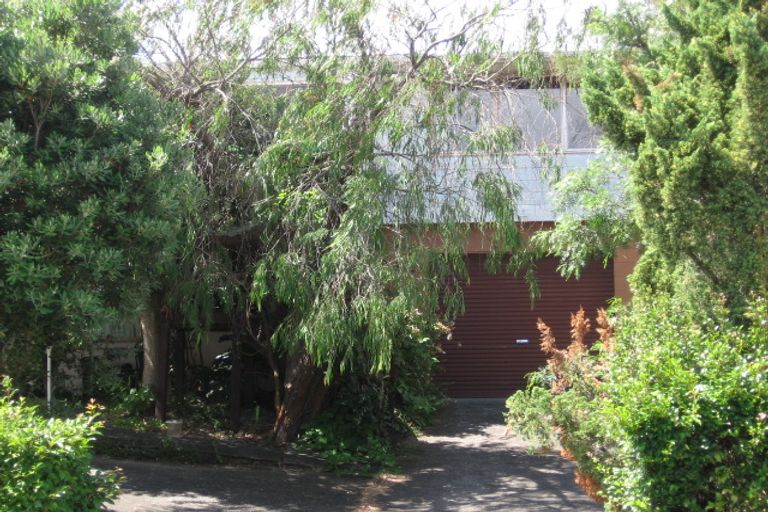 Photo of property in 4 Amelia Place, Beach Haven, Auckland, 0626