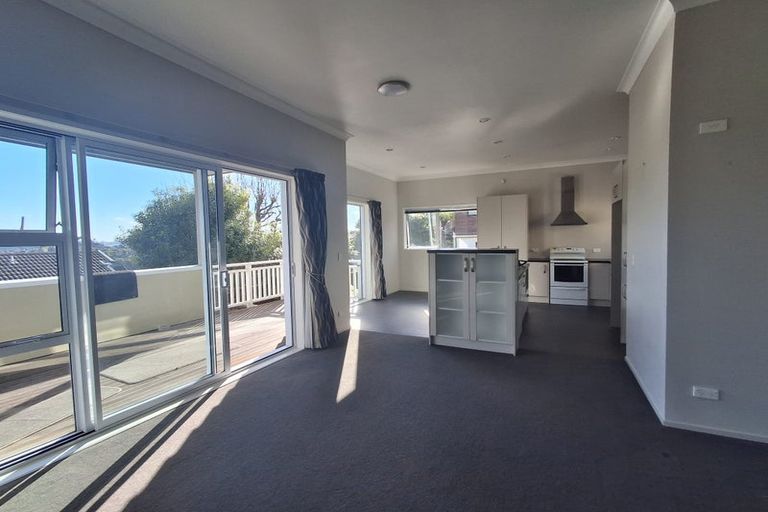 Photo of property in 42a Sunset Road, Unsworth Heights, Auckland, 0632