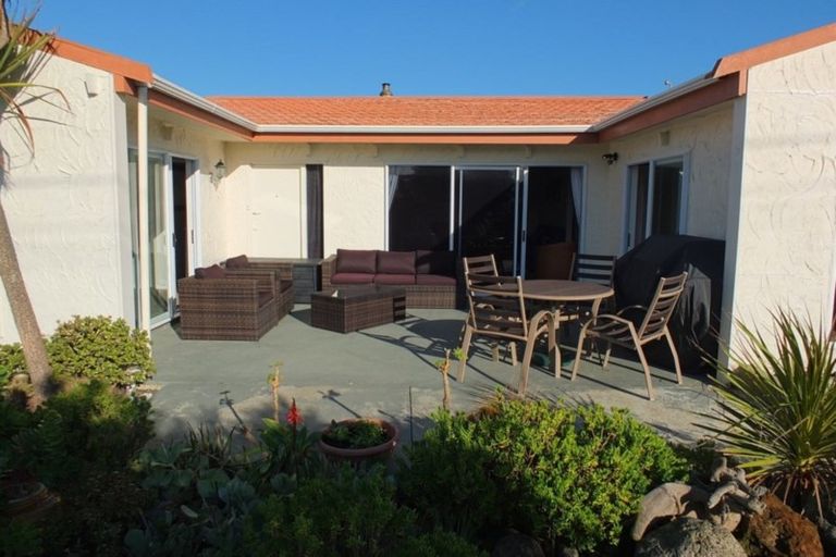 Photo of property in 31 Marine Parade South, Foxton Beach, Foxton, 4815