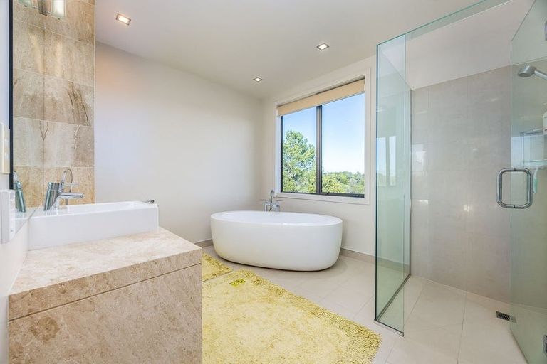 Photo of property in 106 Hillcrest Road, Hatfields Beach, Orewa, 0931