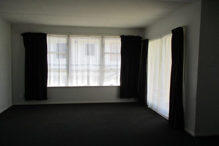 Photo of property in 135 Driver Crescent, Cannons Creek, Porirua, 5024