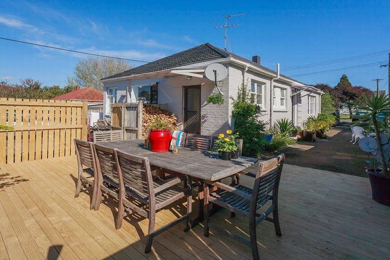 Photo of property in 36 Anderson Avenue, Point England, Auckland, 1072