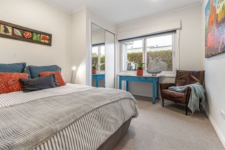 Photo of property in 58 Old Lake Road, Narrow Neck, Auckland, 0624