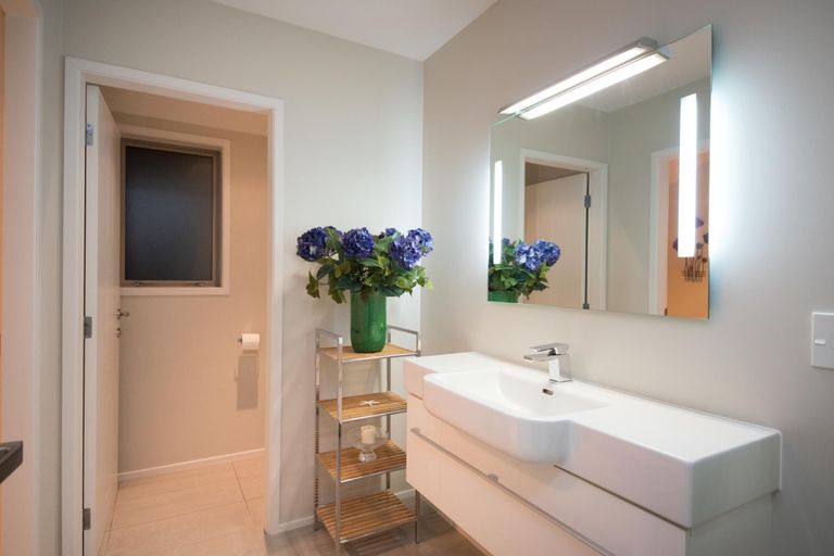 Photo of property in 2 Grand Oaks Drive, Awapuni, Palmerston North, 4412