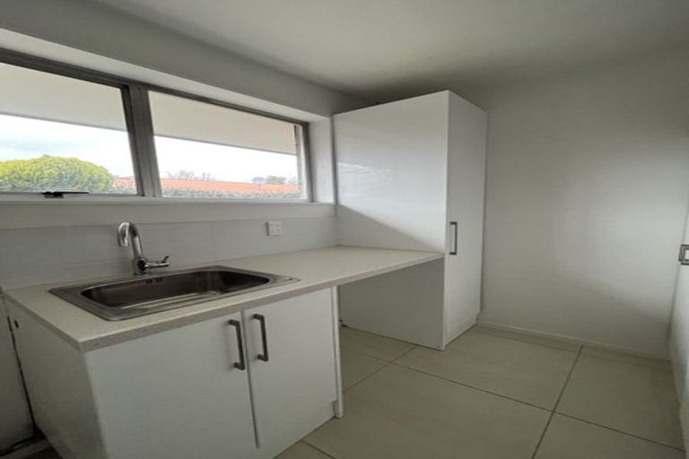 Photo of property in 32 Ambleside Drive, Burnside, Christchurch, 8053