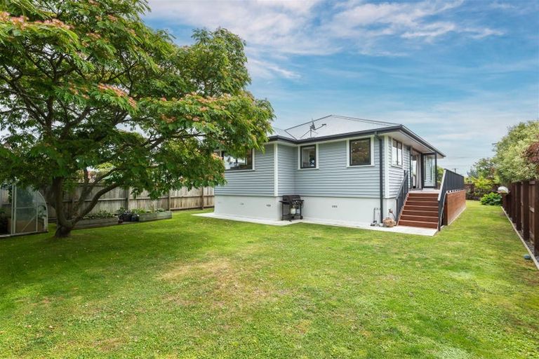 Photo of property in 86 Avondale Road, Avondale, Christchurch, 8061