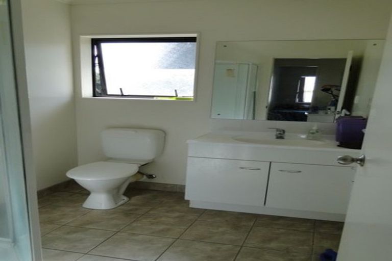 Photo of property in 15/12a Tironui Station Road East, Papakura, 2112