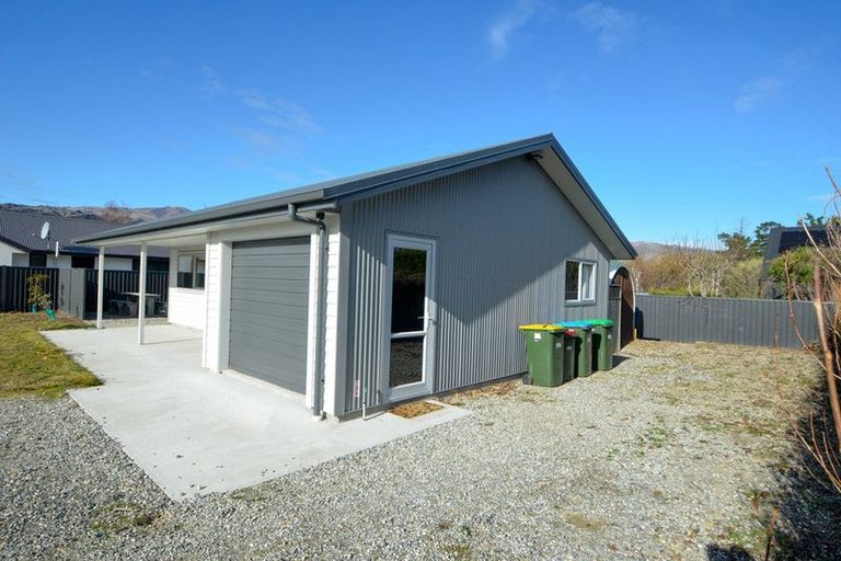 Photo of property in 20 Pisa Moorings Road, Mount Pisa, Cromwell, 9383