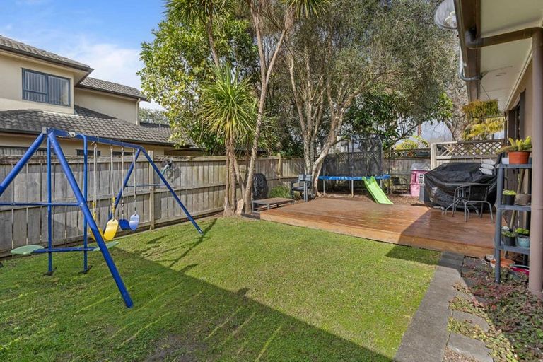 Photo of property in 16 Monkton Close, Greenhithe, Auckland, 0632