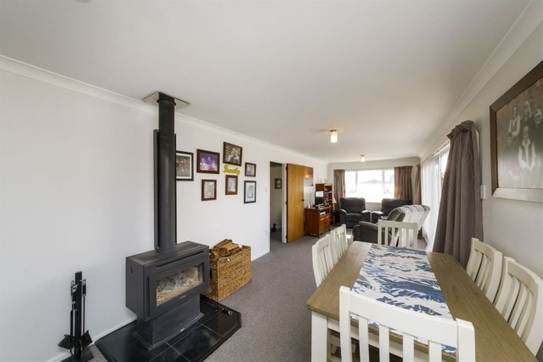 Photo of property in 11 Leander Place, Milson, Palmerston North, 4414