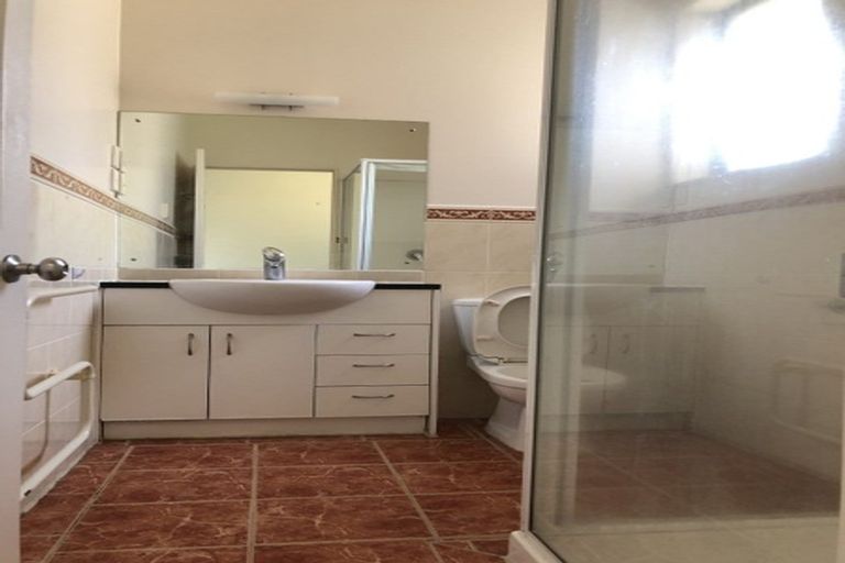 Photo of property in 2 Ballyward Close, East Tamaki, Auckland, 2013