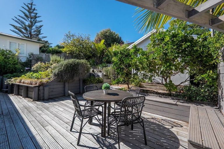 Photo of property in 27 Hastings Parade, Devonport, Auckland, 0624