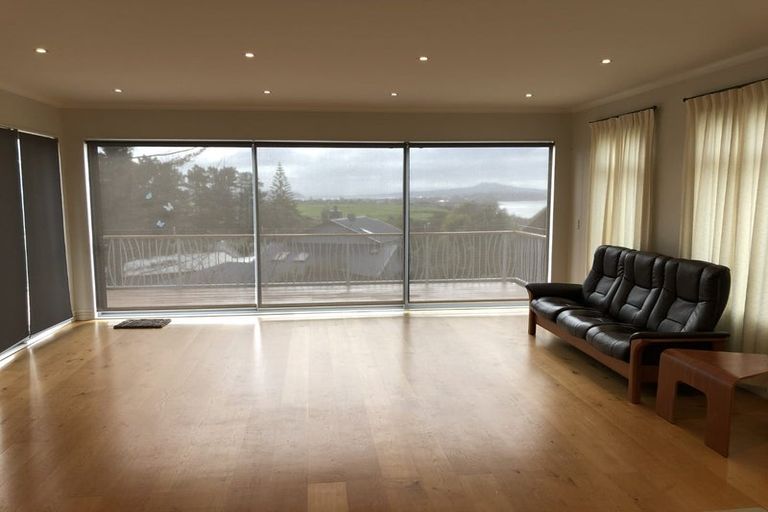Photo of property in 118 Bleakhouse Road, Mellons Bay, Auckland, 2014