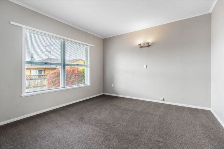 Photo of property in 1/14 Shakespeare Road, Milford, Auckland, 0620