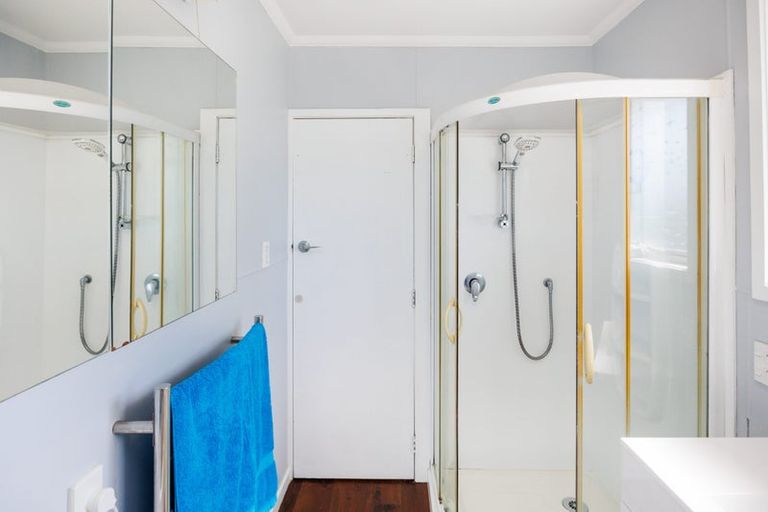 Photo of property in 1b Ruamahanga Crescent, Terrace End, Palmerston North, 4410