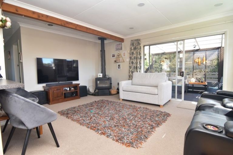 Photo of property in 65 Victoria Street, Carterton, 5713