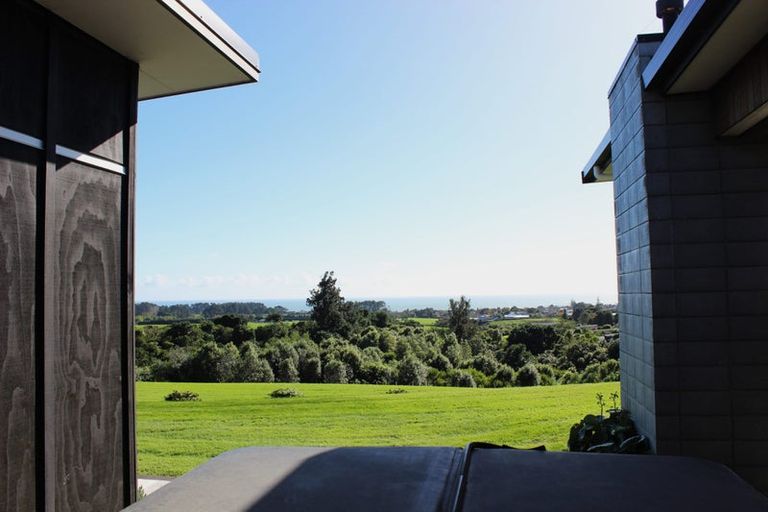 Photo of property in 6 Ekuarangi Place, Kaitake, New Plymouth, 4374