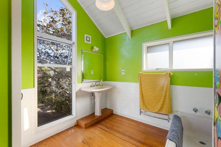 Photo of property in 54 Walton Street, Red Beach, 0932