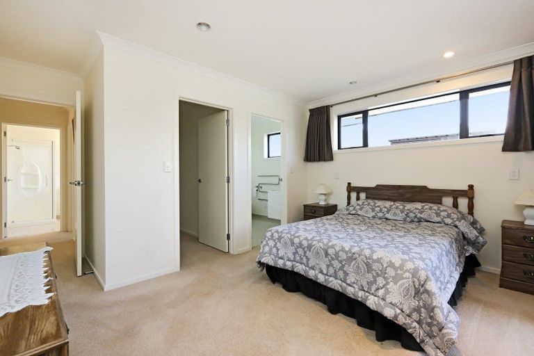 Photo of property in 5 Mana Place, Poraiti, Napier, 4112