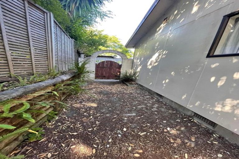Photo of property in 84 Island Bay Road, Beach Haven, Auckland, 0626