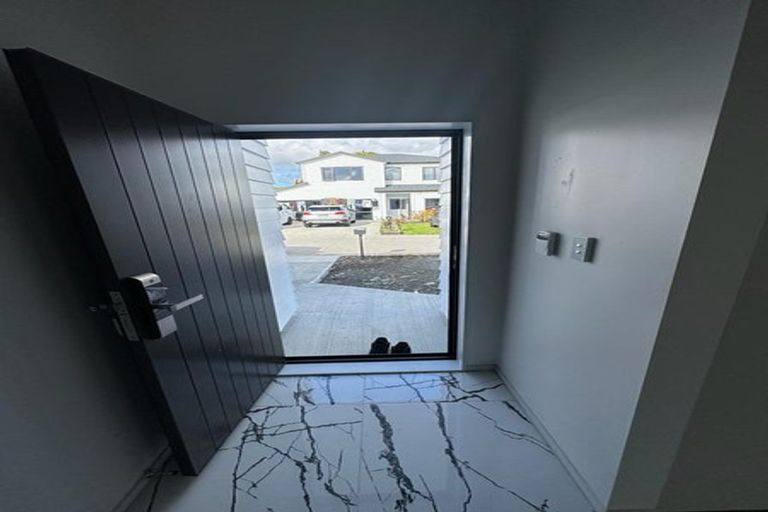 Photo of property in 4 Nagra Lane, Papakura, 2110