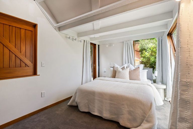 Photo of property in 52 Amapur Drive, Khandallah, Wellington, 6035