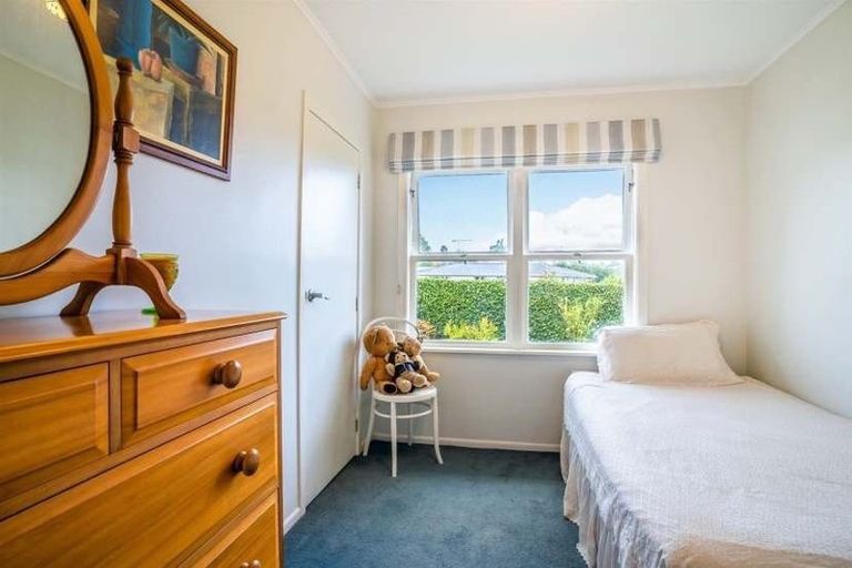 Photo of property in 33 Marsh Avenue, Forrest Hill, Auckland, 0620