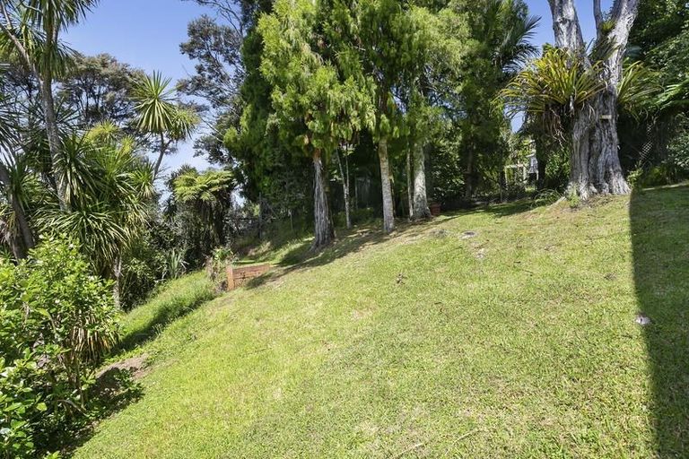 Photo of property in 114 Mountain Road, Henderson Valley, Auckland, 0612