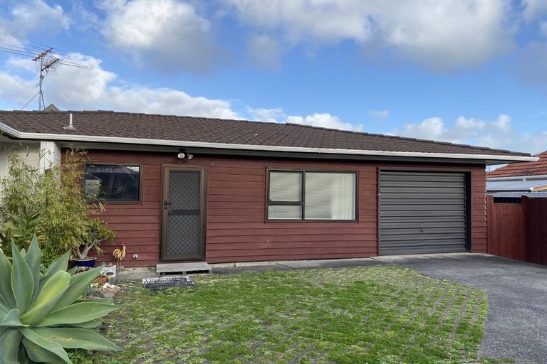 Photo of property in 2/86 Howe Street, Howick, Auckland, 2014