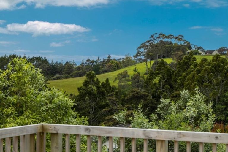 Photo of property in 4a Viridian Lane, Greenhithe, Auckland, 0632