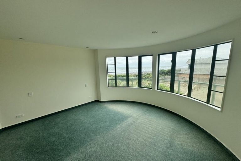 Photo of property in 69 Field Way, Waikanae Beach, Waikanae, 5036