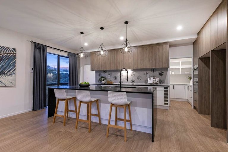 Photo of property in 11 Taraire Place, Orewa, 0931