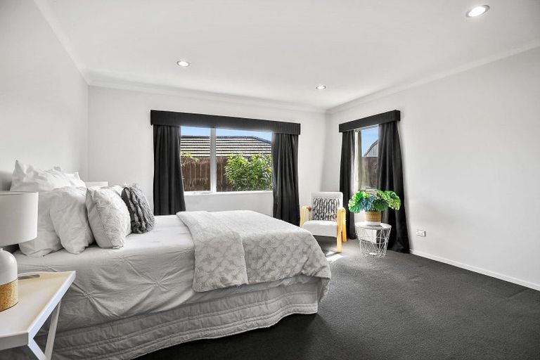 Photo of property in 64 Magellan Rise, Flagstaff, Hamilton, 3210