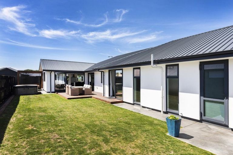 Photo of property in 12 Salkeld Place, Woodend, 7610