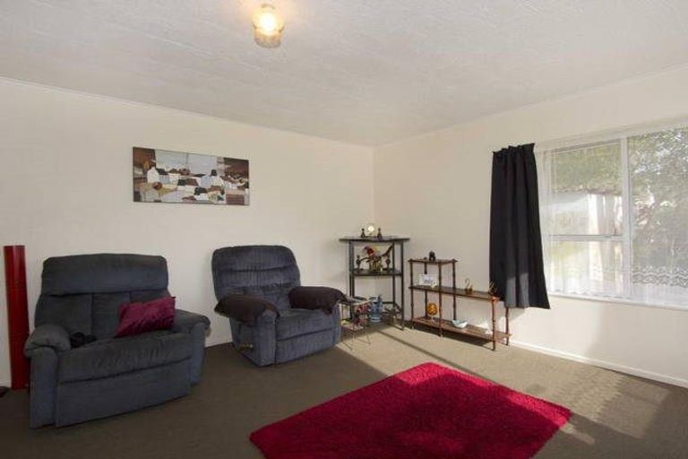 Photo of property in 2/66 Hine Road, Wainuiomata, Lower Hutt, 5014