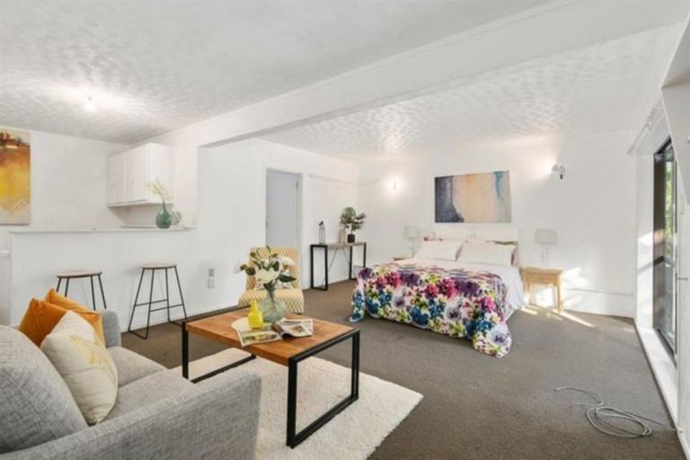 Photo of property in 51 Cyclarama Crescent, Massey, Auckland, 0614