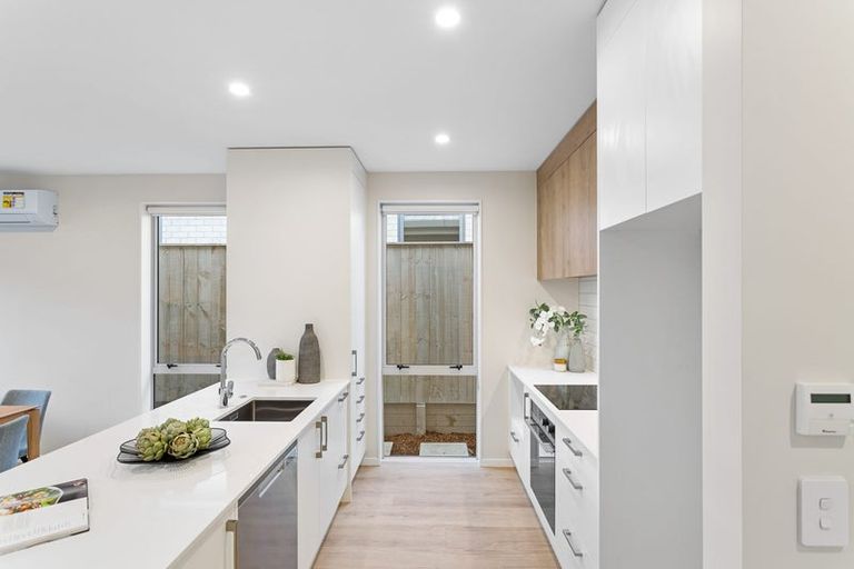 Photo of property in 6d Te Awapu Crescent, Takanini, 2112