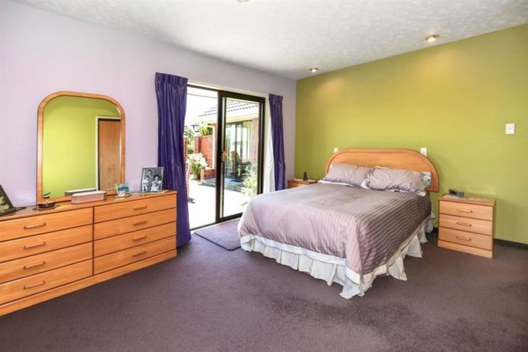 Photo of property in 98 Regency Crescent, Redwood, Christchurch, 8051