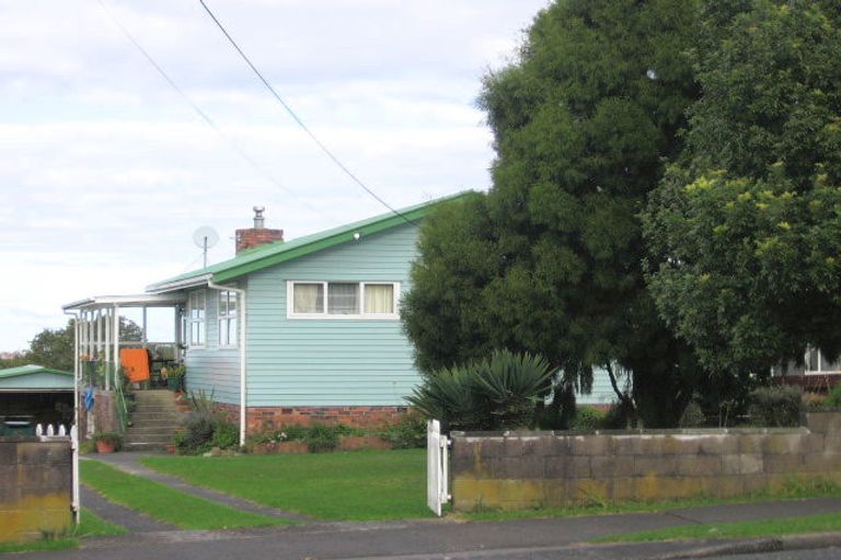Photo of property in 50 Waimumu Road, Massey, Auckland, 0614