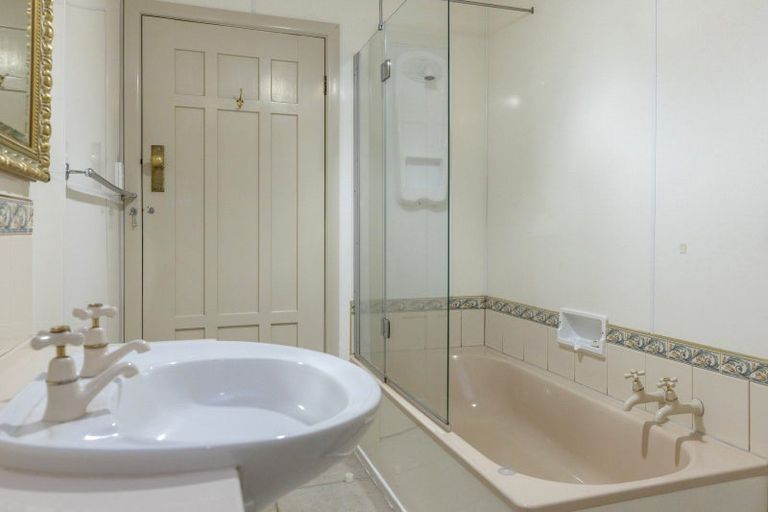 Photo of property in 18 Mere Road, Taupo, 3330