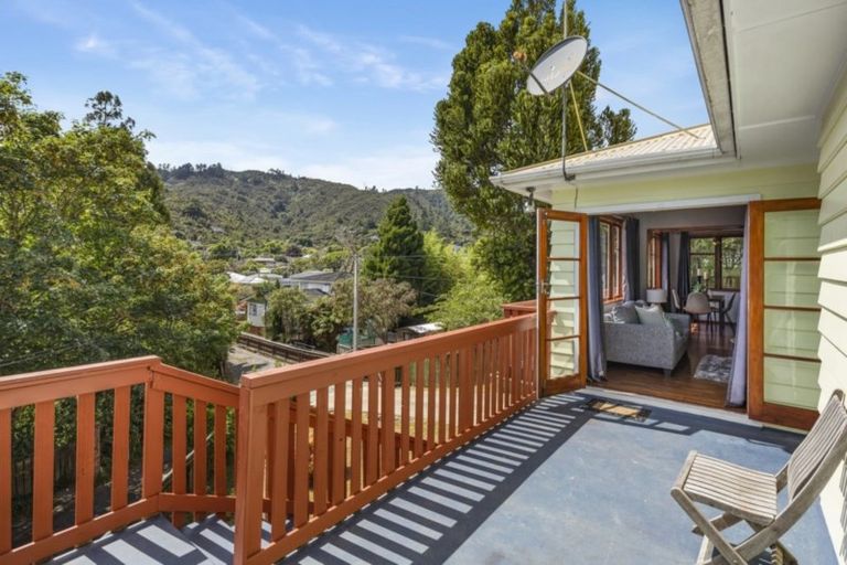 Photo of property in 18 Tawhai Street, Stokes Valley, Lower Hutt, 5019