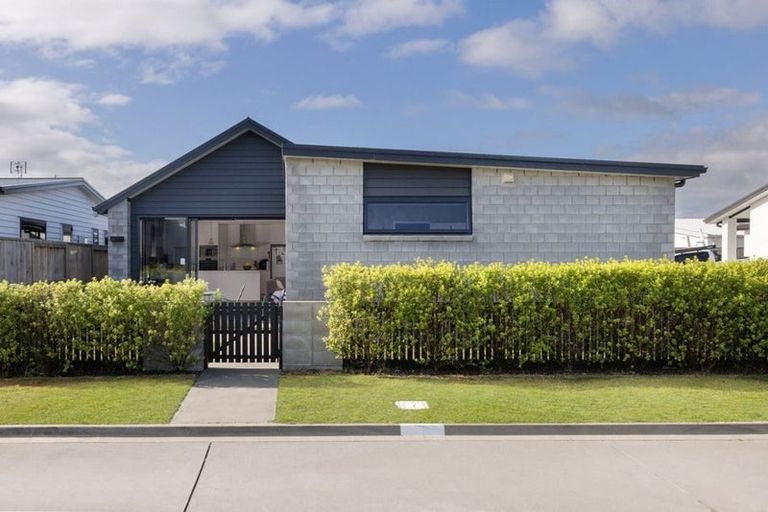 Photo of property in 1 Harp Place, Papamoa, 3118