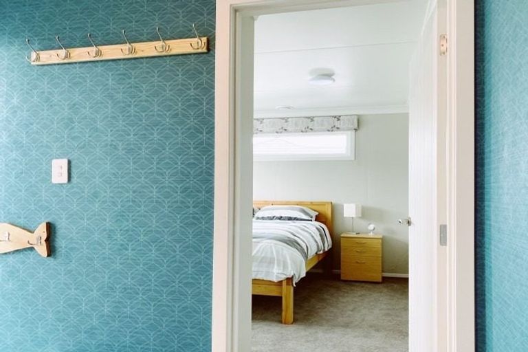 Photo of property in 18 Monaco Grove, Fitzherbert, Palmerston North, 4410