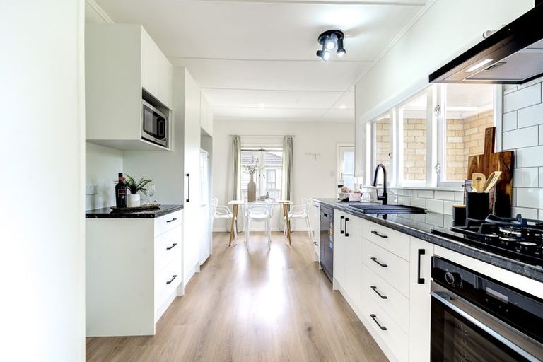 Photo of property in 36 Oxford Street, Fairfield, Hamilton, 3214