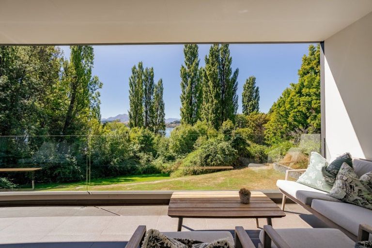 Photo of property in 10 Tapley Paddock, Wanaka, 9305