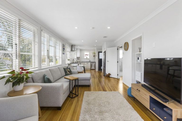 Photo of property in 18 Inglewood Street, Wai O Taiki Bay, Auckland, 1072