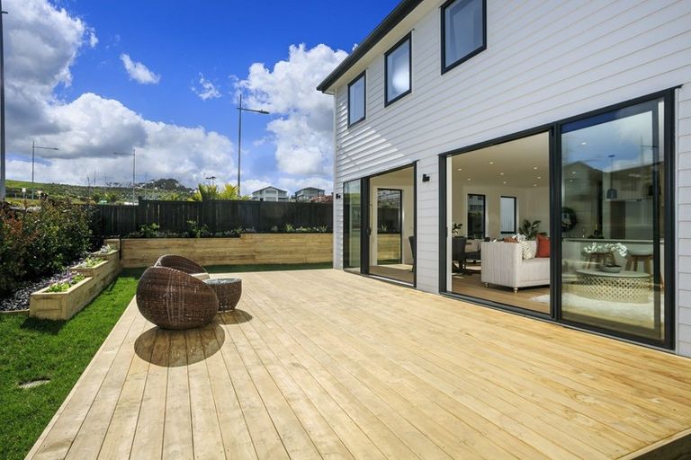 Photo of property in 2 Fender Place, Long Bay, Auckland, 0630