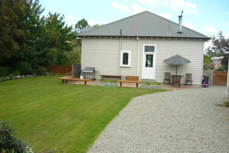 Photo of property in 52 Timaru Road, Waimate, 7924